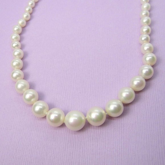 Jewelry - Sterling Silver graduated white Pearl Necklace
